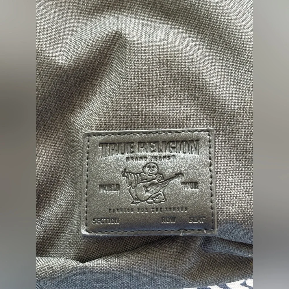 TRUE RELIGION Dark Gray Crossbody Bag Zippered Pockets & card slots Size 10 x 8”